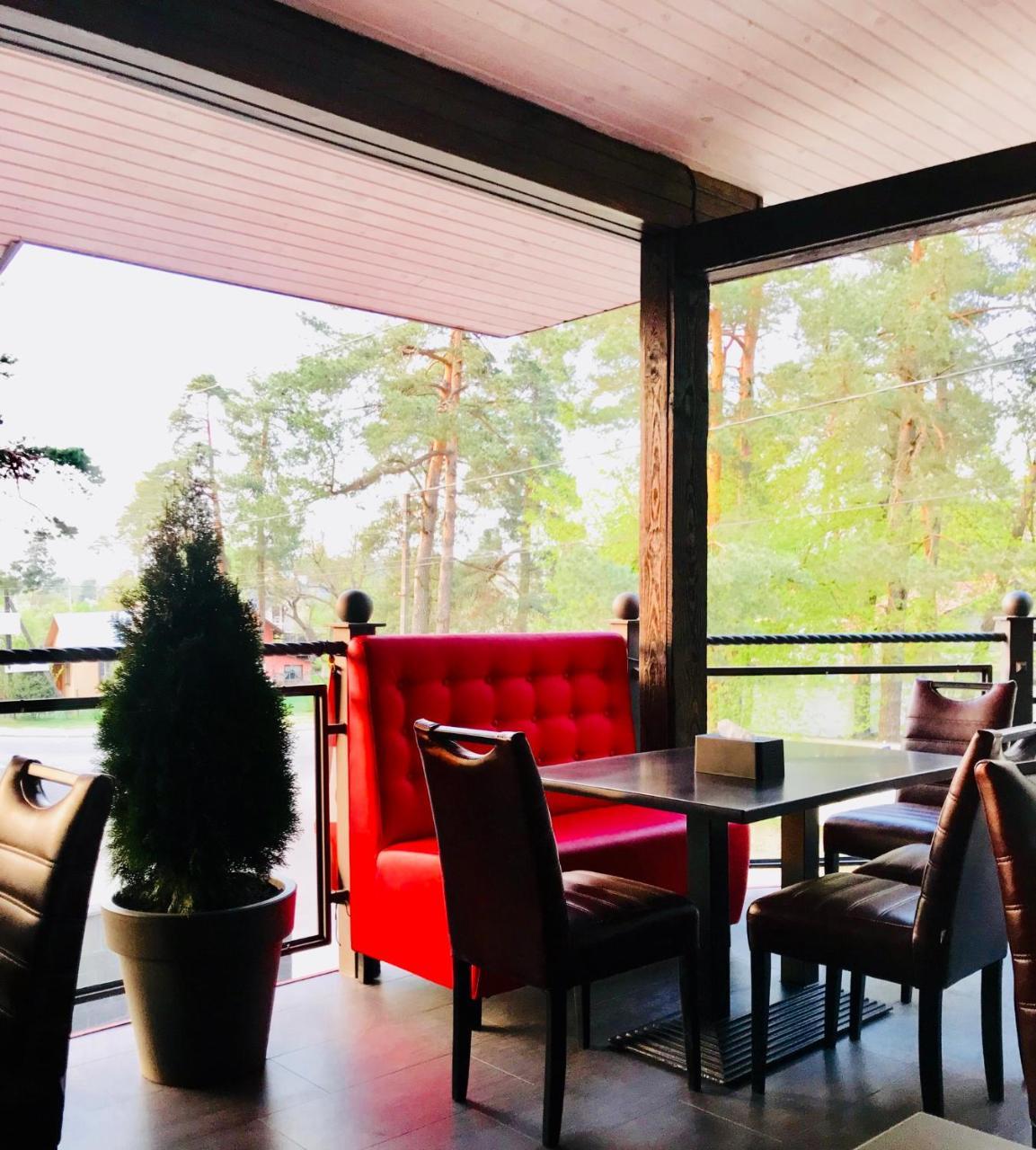Motozona Hotel Bryukhovychi Ngoại thất bức ảnh